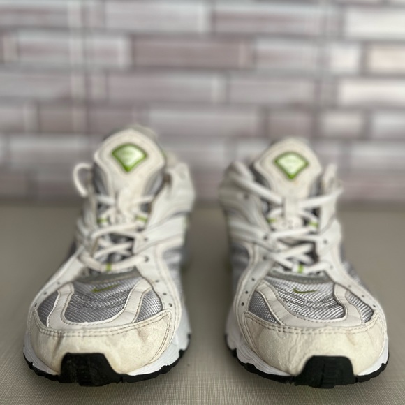 Nike running shoes. Used, good condition. Please see photos. Size 7.5 - Picture 3 of 7